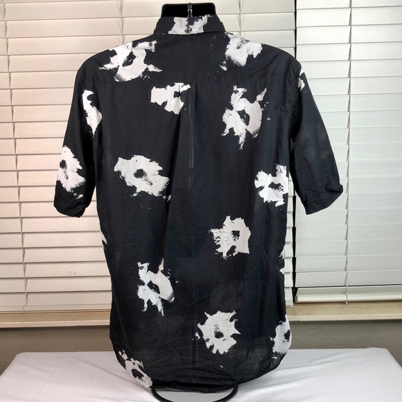 Alexander McQueen black/white floral short sleeve button down - Picture 3 of 9